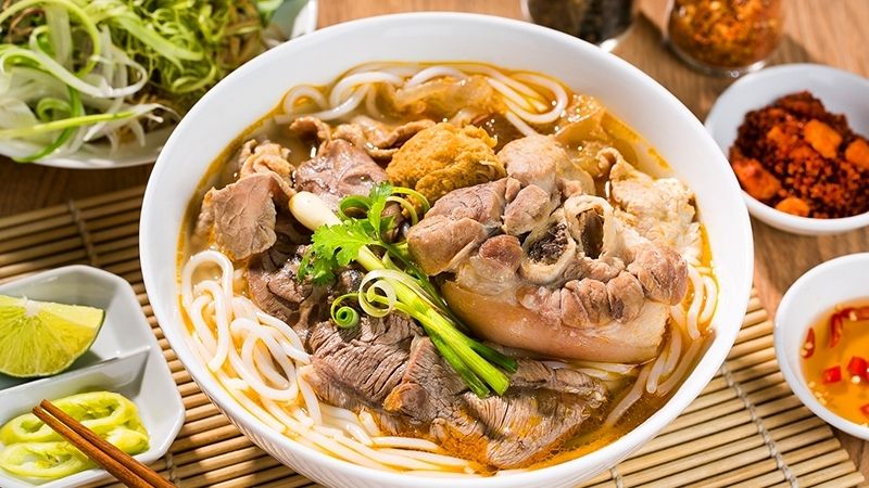 Bún bò Huế - Món ăn nổi tiếng khi đến xứ Huế mộng mơ